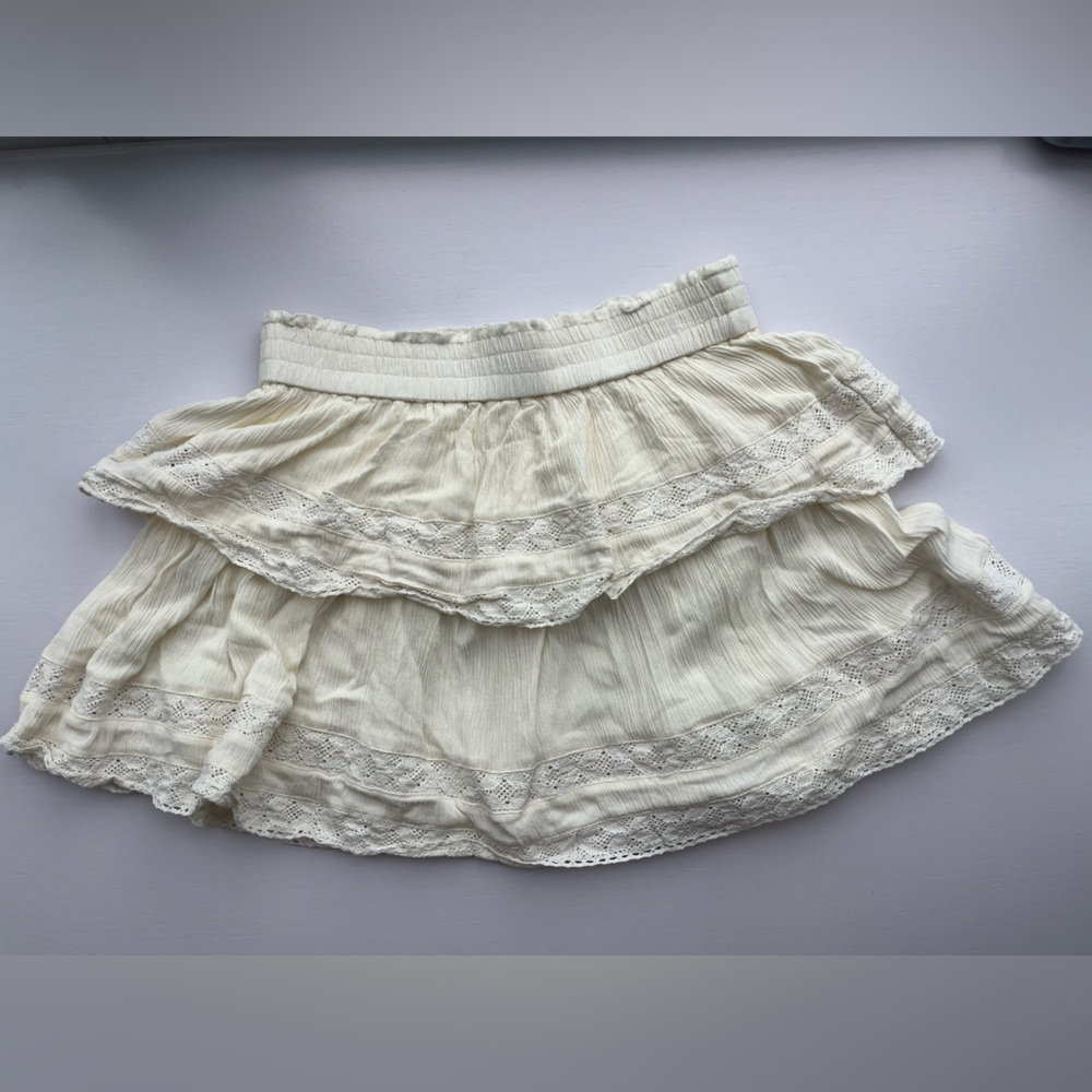 Dillards Cute White Fluffy Skirt